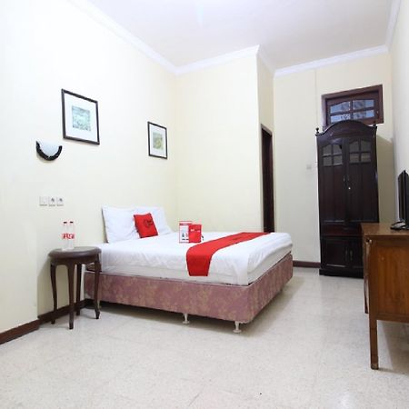 Hotel Reddoorz @ Mantrijeron 2 à Yogyakarta Extérieur photo