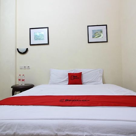 Hotel Reddoorz @ Mantrijeron 2 à Yogyakarta Extérieur photo