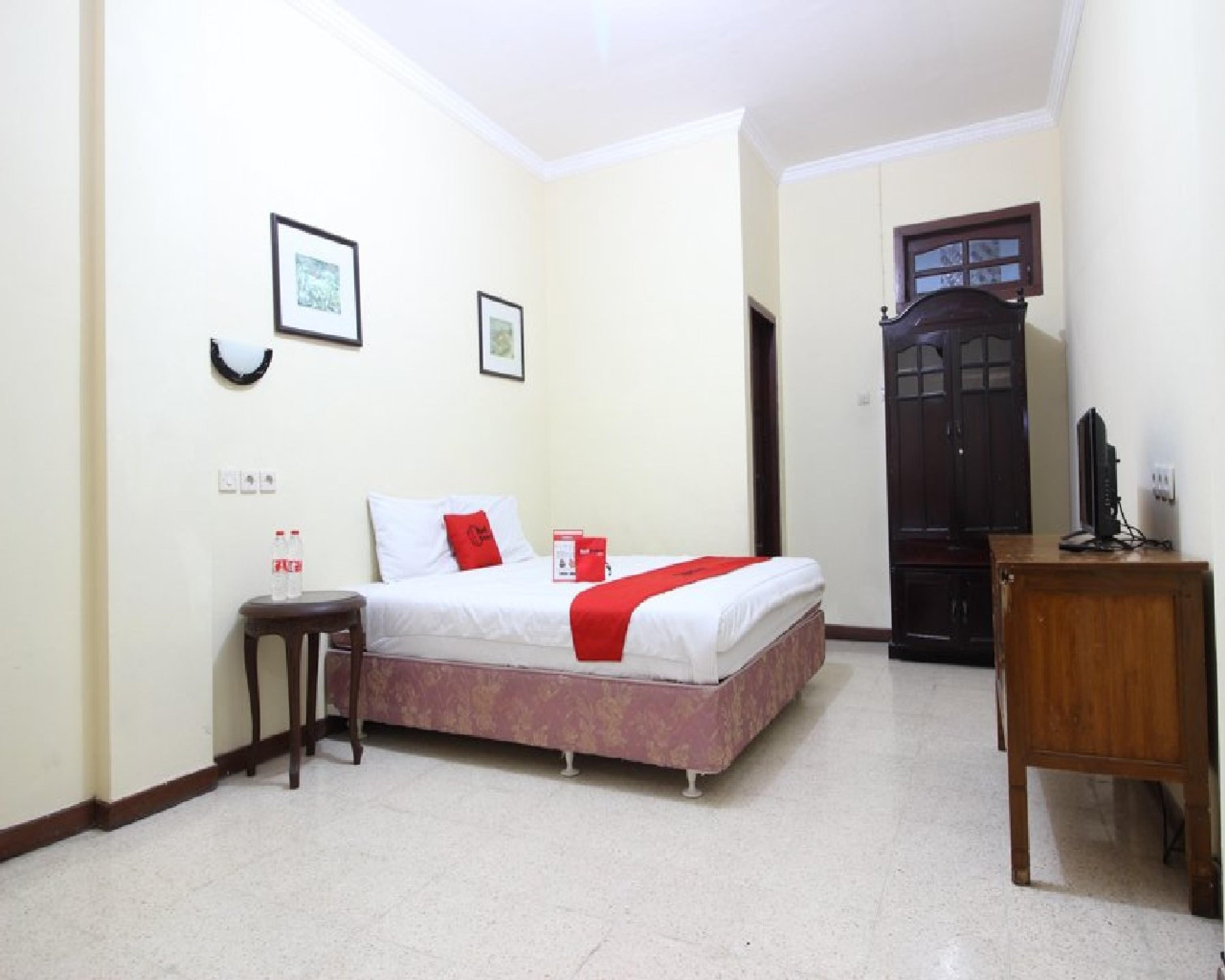 Hotel Reddoorz @ Mantrijeron 2 à Yogyakarta Extérieur photo