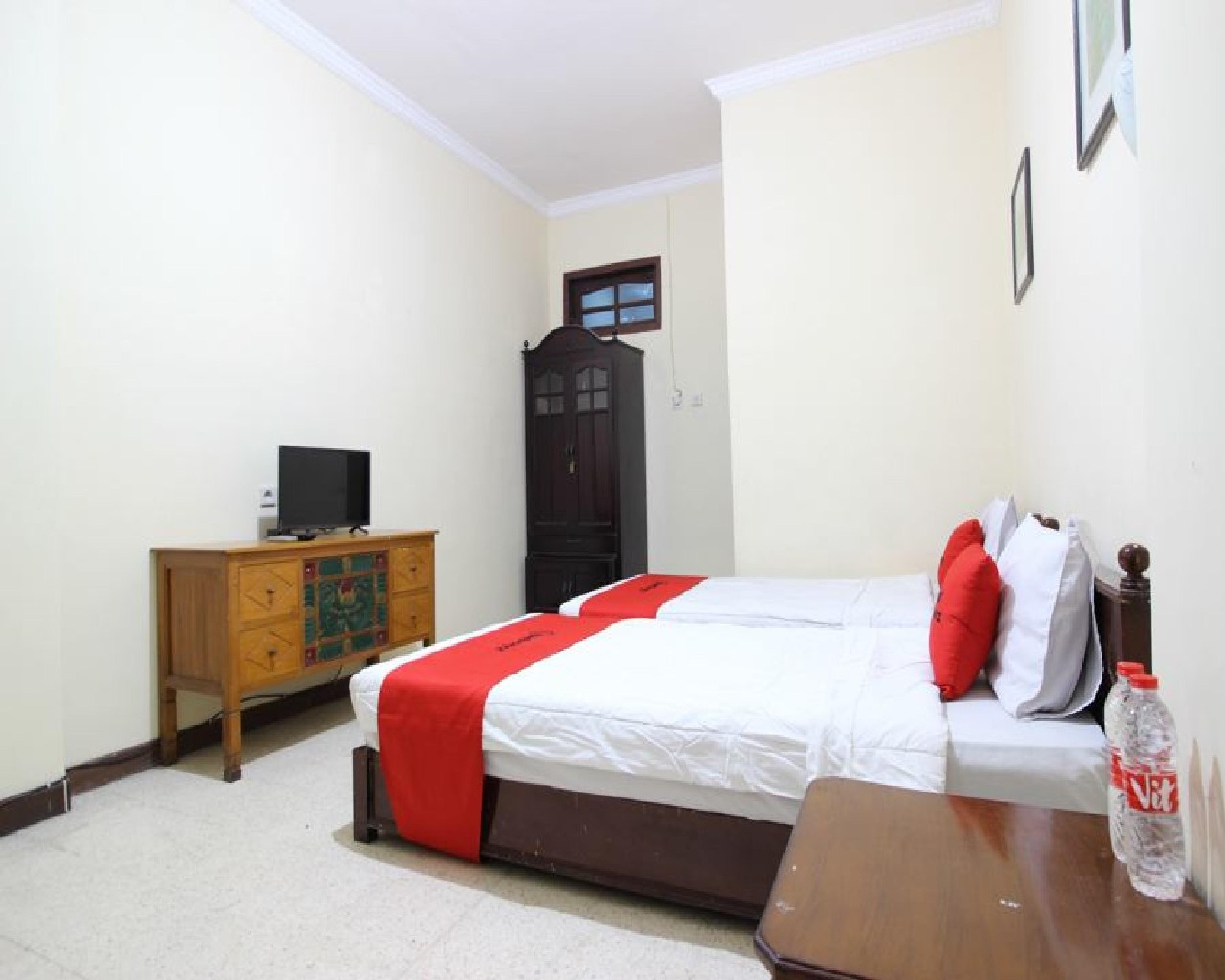 Hotel Reddoorz @ Mantrijeron 2 à Yogyakarta Extérieur photo