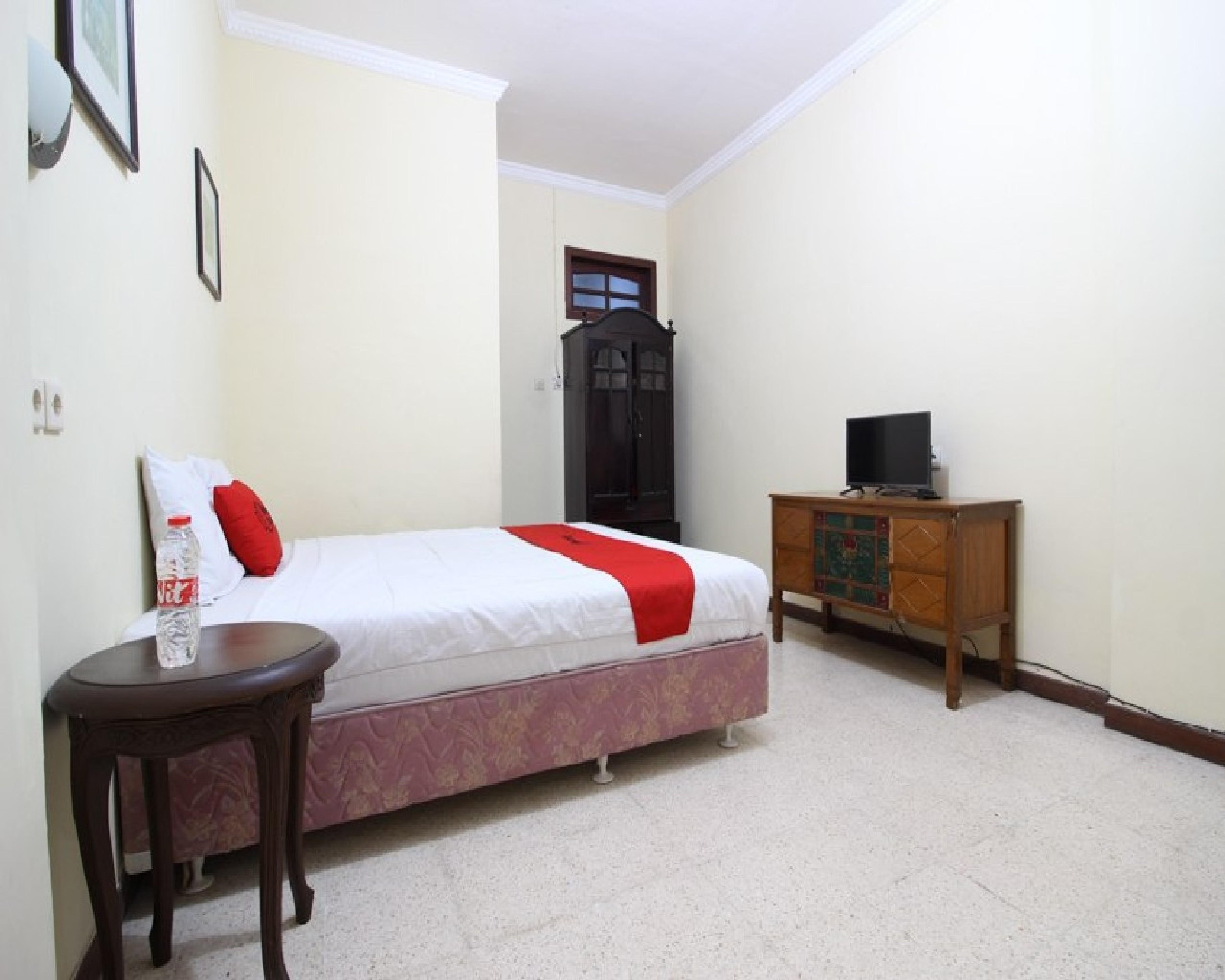 Hotel Reddoorz @ Mantrijeron 2 à Yogyakarta Extérieur photo