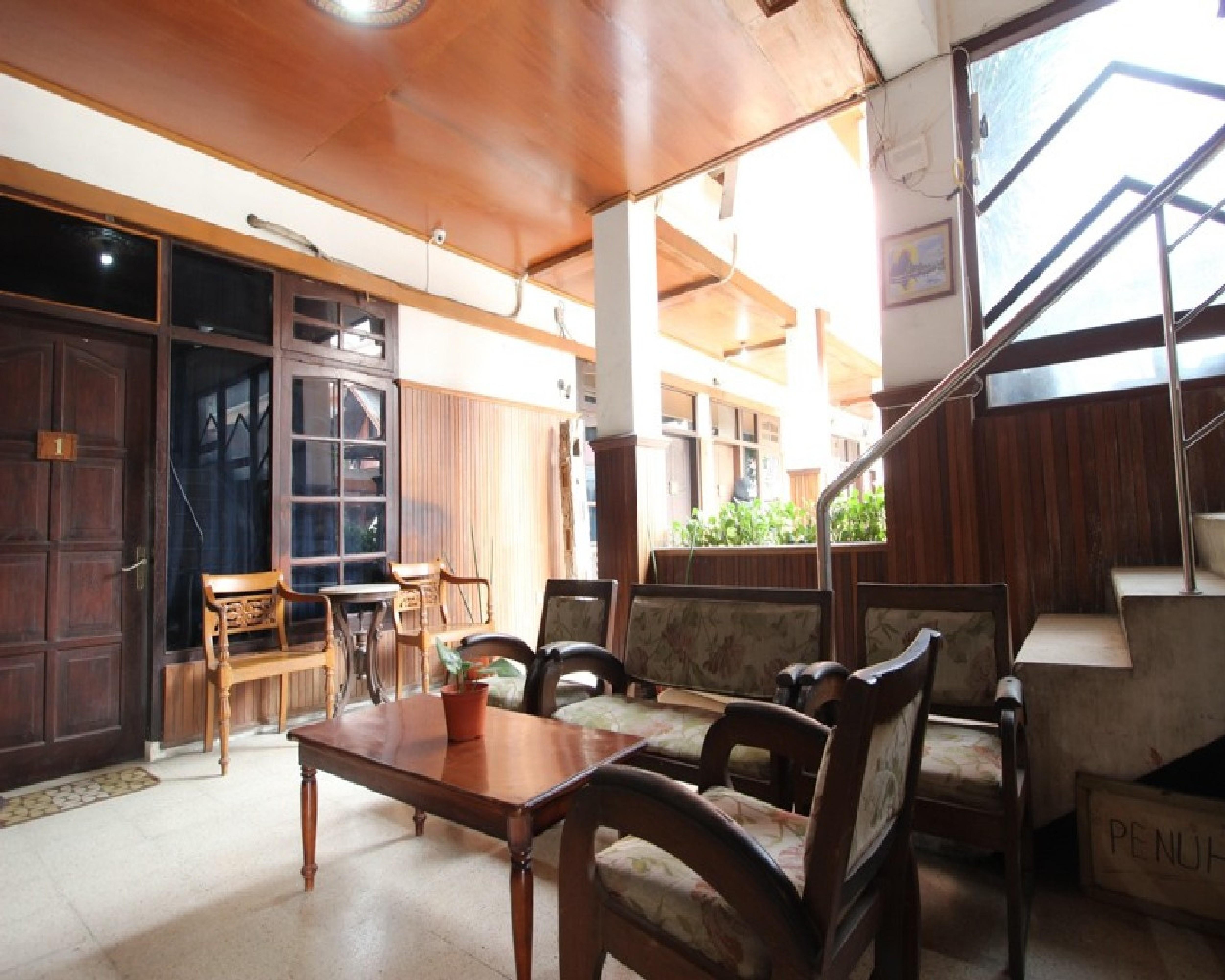 Hotel Reddoorz @ Mantrijeron 2 à Yogyakarta Extérieur photo