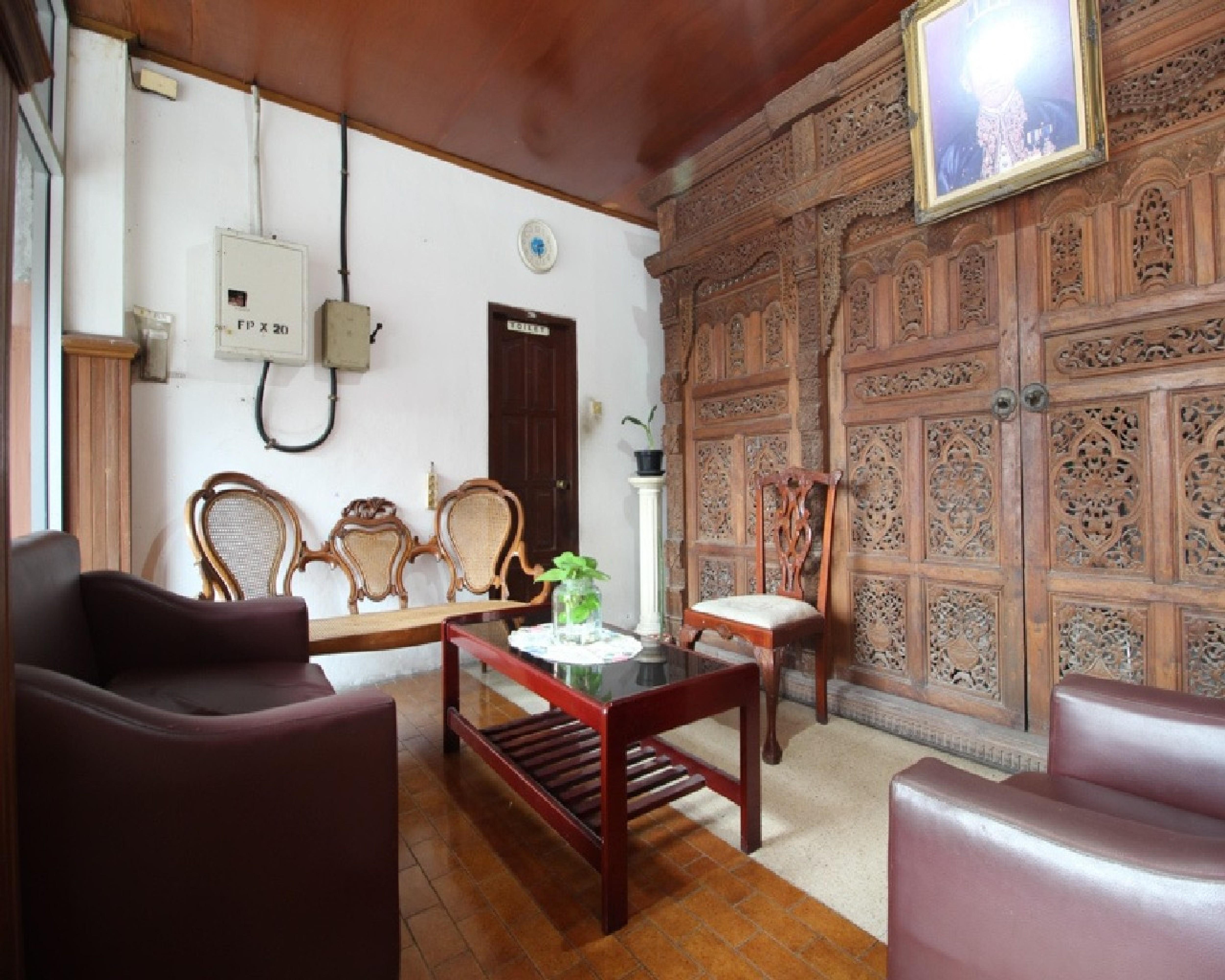 Hotel Reddoorz @ Mantrijeron 2 à Yogyakarta Extérieur photo