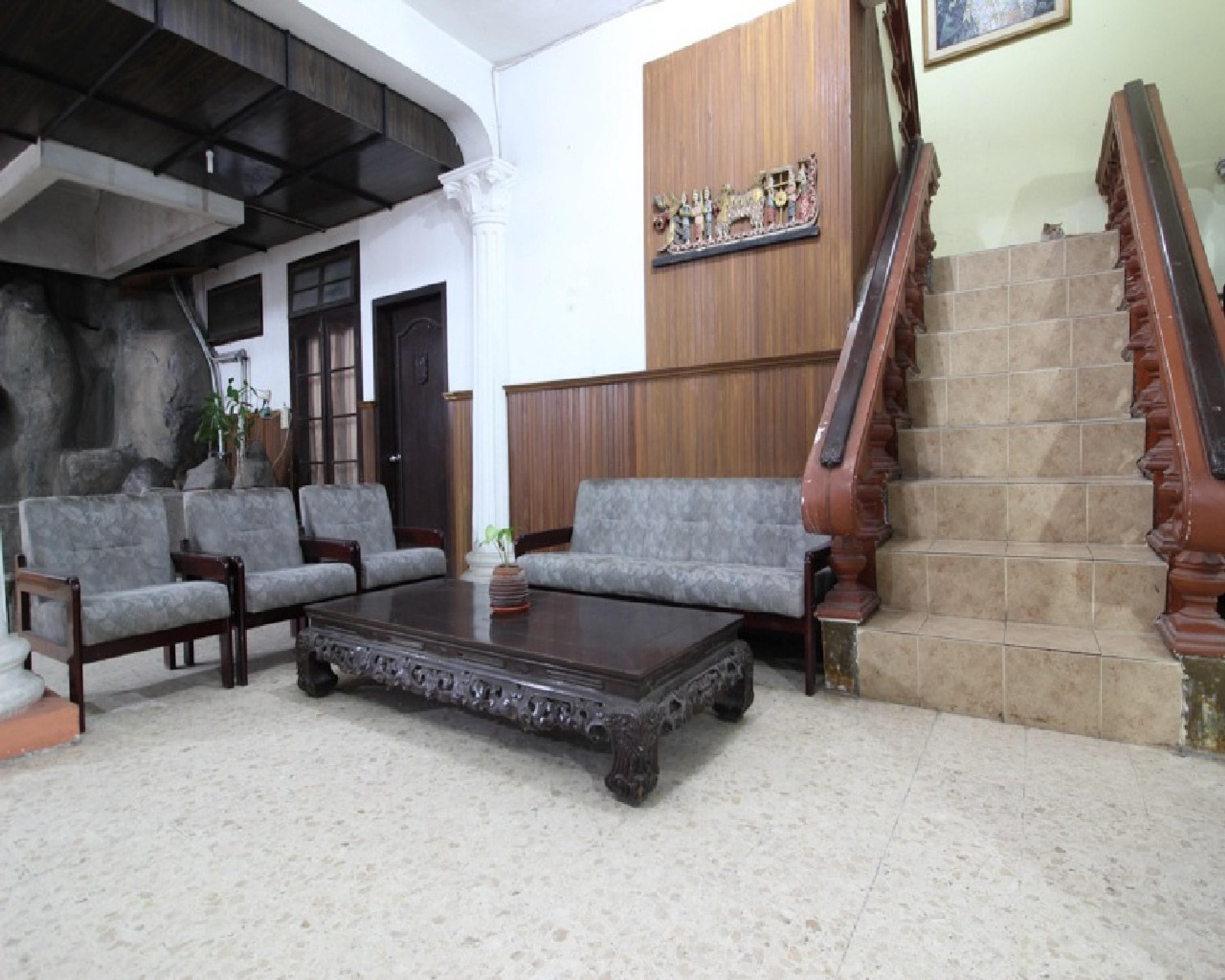 Hotel Reddoorz @ Mantrijeron 2 à Yogyakarta Extérieur photo