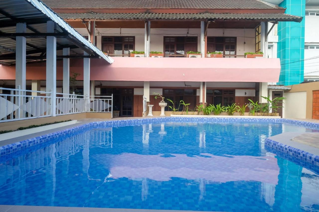 Hotel Reddoorz @ Mantrijeron 2 à Yogyakarta Extérieur photo