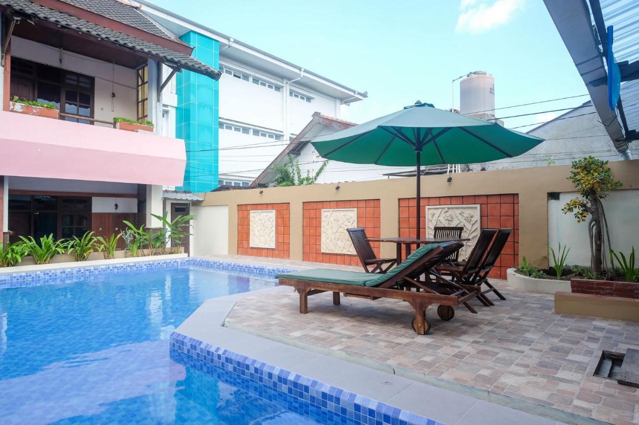 Hotel Reddoorz @ Mantrijeron 2 à Yogyakarta Extérieur photo